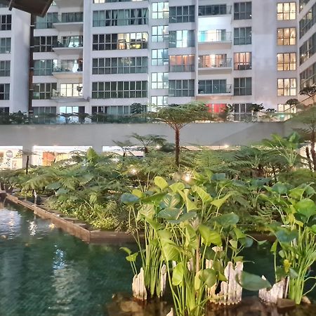 Hostel At Regalia Sky Pool Kuala Lumpur Exteriör bild