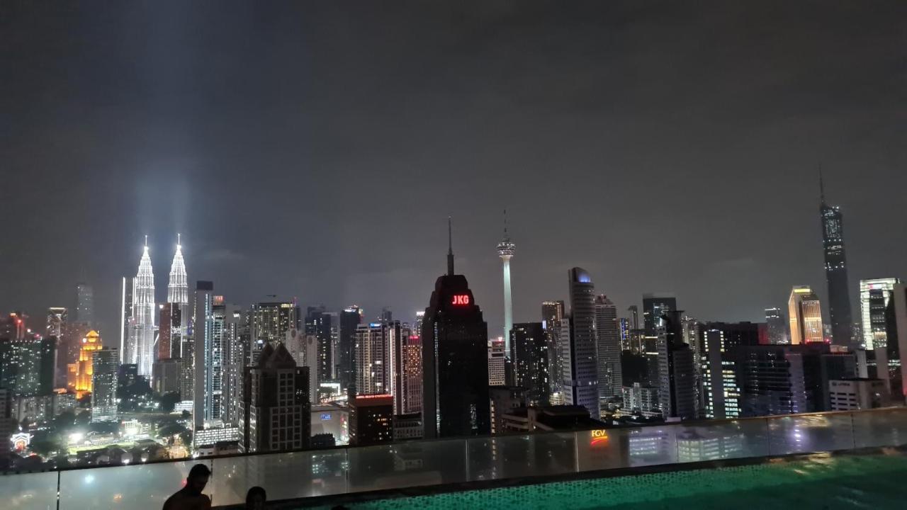 Hostel At Regalia Sky Pool Kuala Lumpur Exteriör bild