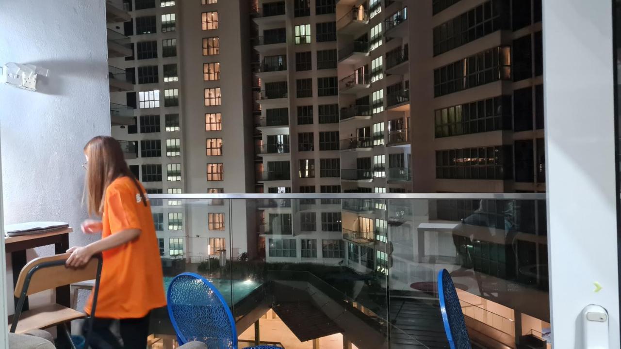 Hostel At Regalia Sky Pool Kuala Lumpur Exteriör bild