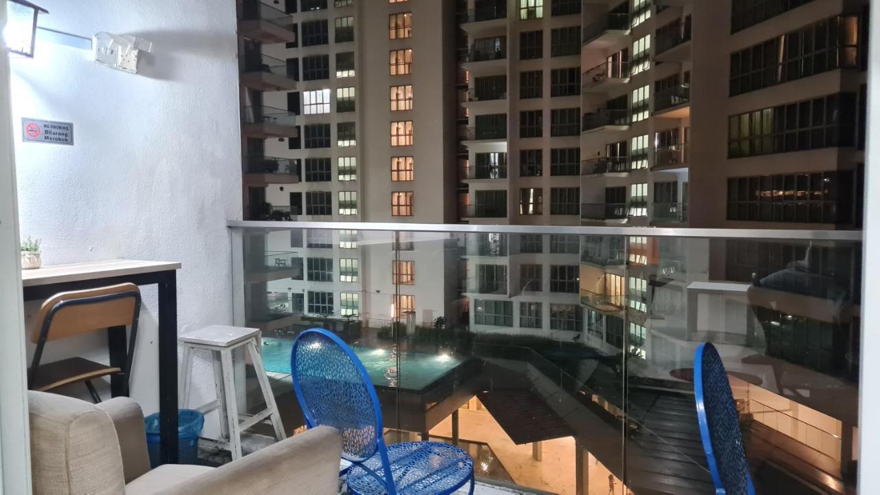 Hostel At Regalia Sky Pool Kuala Lumpur Exteriör bild