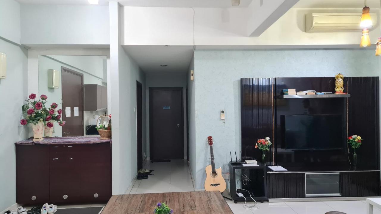 Hostel At Regalia Sky Pool Kuala Lumpur Exteriör bild