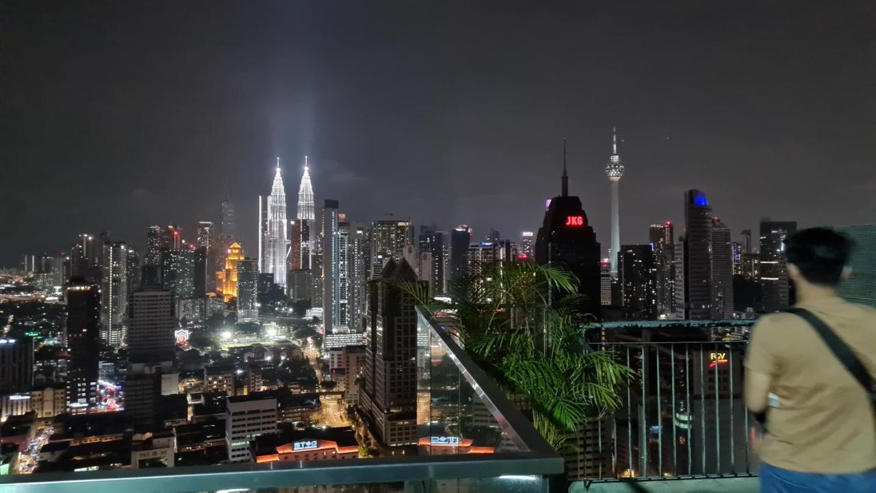 Hostel At Regalia Sky Pool Kuala Lumpur Exteriör bild